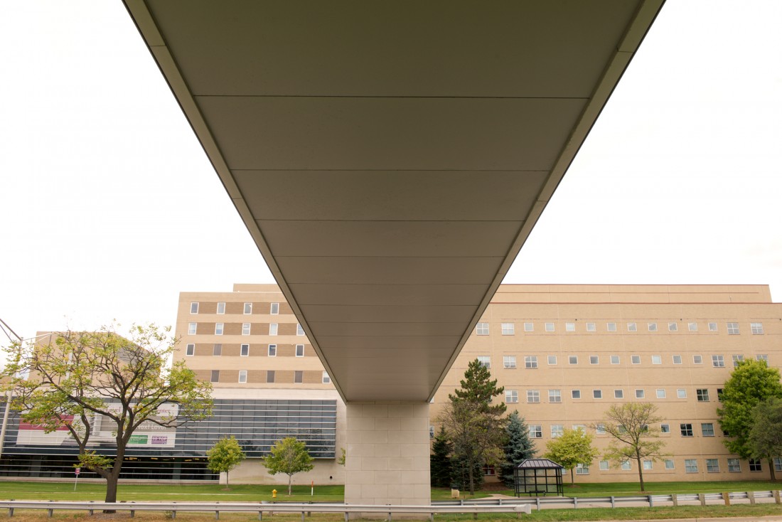 St Joseph Mercy Oakland, SJMO Pedestrian Bridge, Michigan, HKS Architects, Madison Heights Class Company, CEI Materials R4000